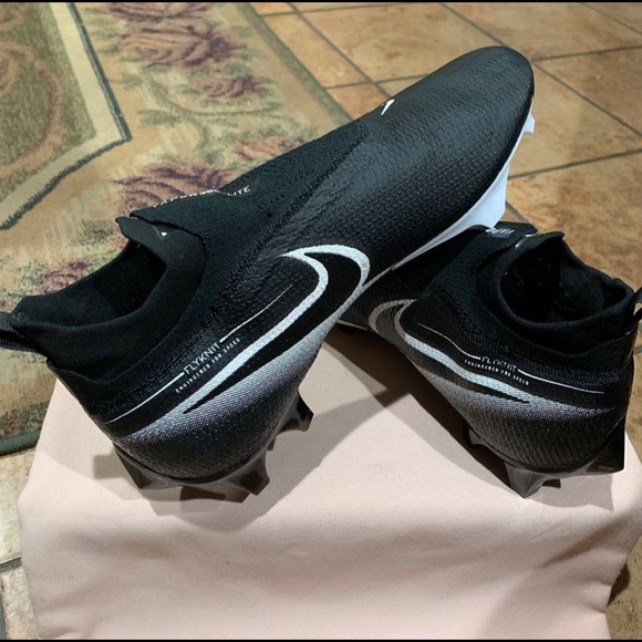 Nike - Picture 2 of 12